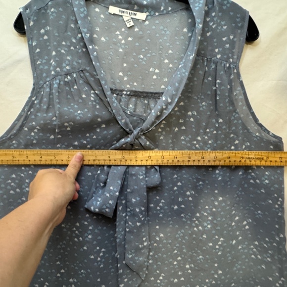 Daniel Rainn Gray Sleeveless Blouse - Picture 4 of 9